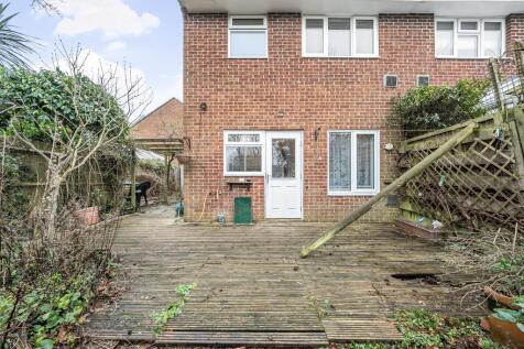 Thatcham,  Berkshire,  RG18 3 bed semi
