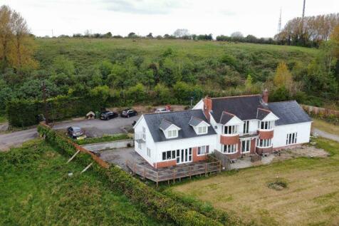 5 bedroom detached house for sale