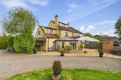 Holyhead Road, Albrighton, WV7 6 bed character property for sale