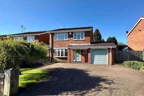 Finchfield Road, Finchfield... 3 bed link detached house for sale