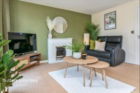 4 bedroom end of terrace house for sale