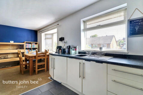 3 bedroom semi-detached bungalow for sale