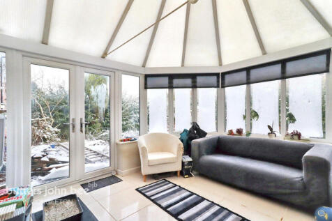 St James Avenue, West Heath... 3 bed semi