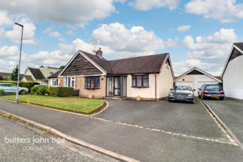 Three Fields Close, West Heath... 3 bed semi