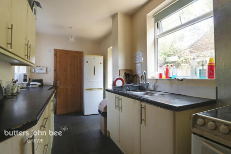 77 Manor Way, Crewe CW2 6JU 3 bed semi
