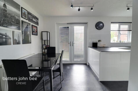 Langdale Road, Crewe 3 bed detached house for sale