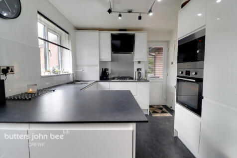 Langdale Road, Crewe 3 bed detached house for sale
