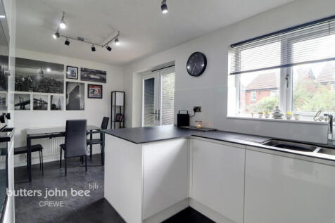 Langdale Road, Crewe 3 bed detached house for sale