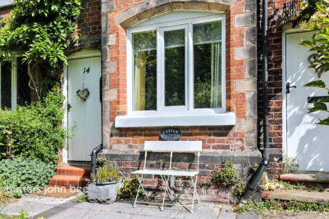 Front Street, Sandbach 2 bed cottage for sale