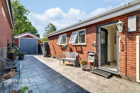 2 bedroom detached bungalow for sale