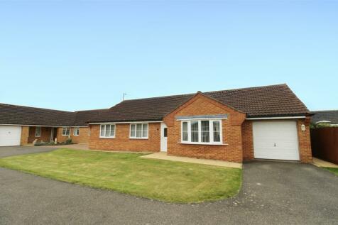 4 bedroom detached bungalow for sale