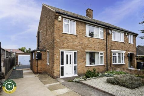 3 bedroom semi-detached house for sale