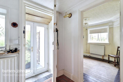 2 bedroom detached bungalow for sale