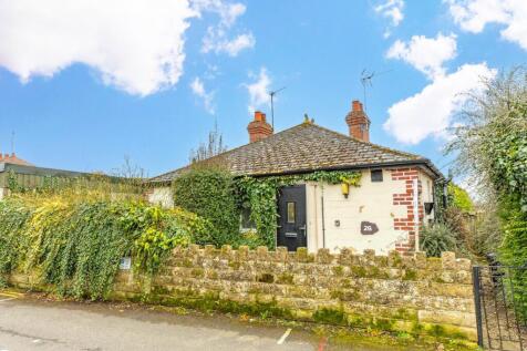 Laburnum Walk, Stonehouse 2 bed detached bungalow for sale