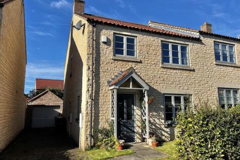 4 bedroom semi-detached house for sale