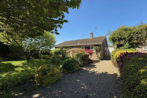Salhouse Road, Norwich NR13 2 bed detached bungalow for sale
