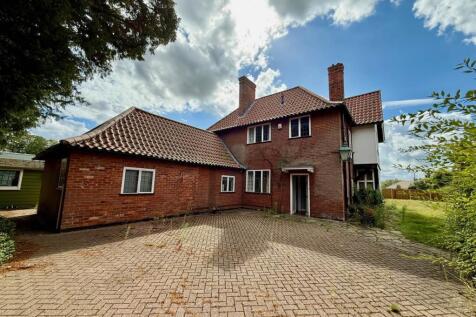 Strumpshaw Road, Norwich NR13 5 bed detached house for sale