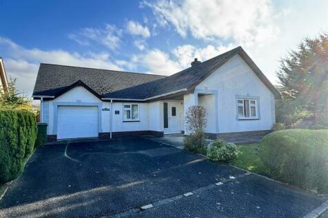 3 bedroom detached bungalow for sale