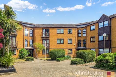 Westgate Court, Waltham Cross... 1 bed flat for sale