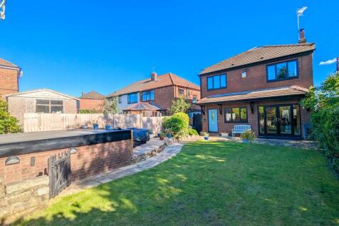 Holcombe Road, Bury BL8 4 bed detached house for sale