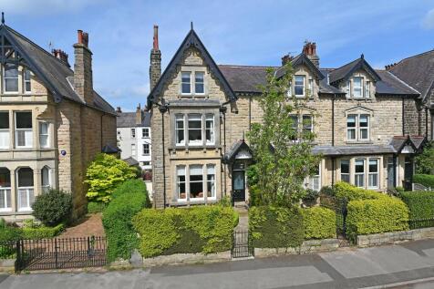5 bedroom semi-detached house for sale