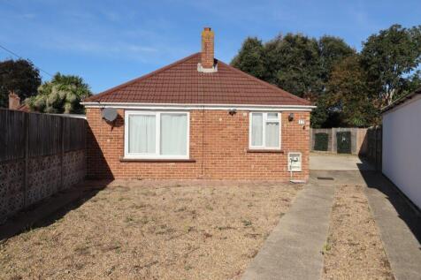 Oakwood Road, Hayling Island 2 bed detached bungalow for sale