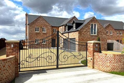 5 bedroom detached house for sale