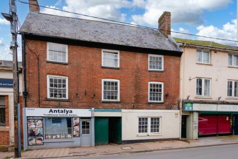 High Street, Crediton, EX17 2 bed flat for sale