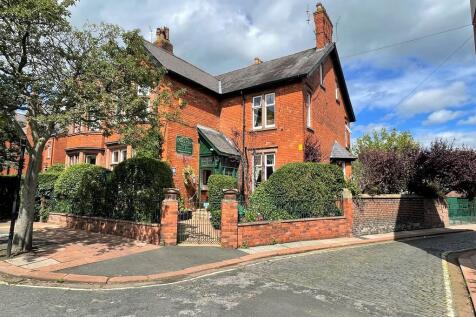 9 bedroom semi-detached house for sale