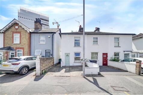 Cambridge Road, Kingston upon Thames... 2 bed end of terrace house for sale