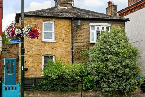 4 bedroom semi-detached house for sale