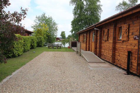 3 bedroom log cabin for sale