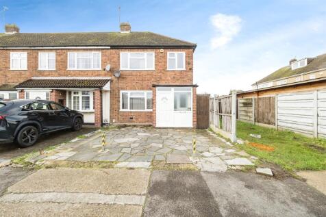 4 bedroom end of terrace house for sale
