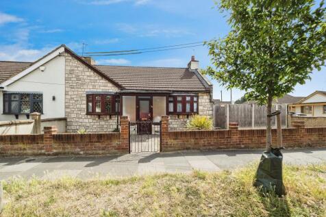2 bedroom semi-detached bungalow for sale