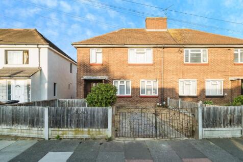 2 bedroom ground floor flat for sale