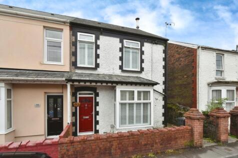 4 bedroom semi-detached house for sale