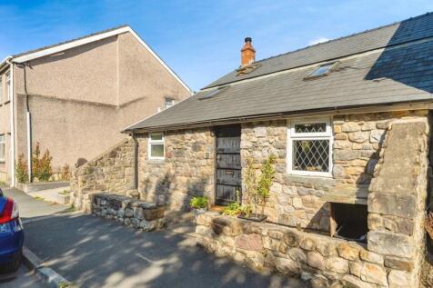 2 bedroom detached house for sale