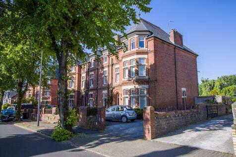 8 bedroom semi-detached house for sale