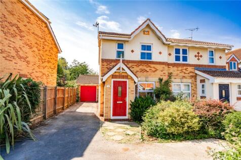 Wren Crescent, Scartho Top, Grimsby... 2 bed semi