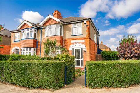 Carnarvon Avenue, Grimsby... 3 bed semi