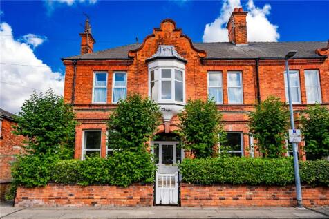 Abbey Drive West, Grimsby... 7 bed semi