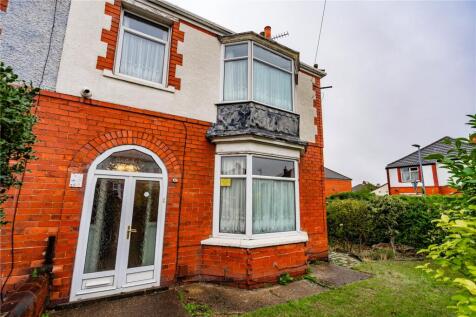 Cross Coates Road, Grimsby... 3 bed semi
