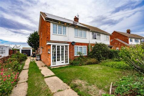 Manor Drive, Waltham, Grimsby... 3 bed semi