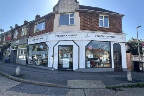 Leatherhead Road, Chessington 2 bed flat for sale