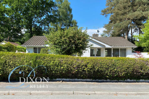 High Trees Walk, Ferndown, Dorset 3 bed detached bungalow for sale