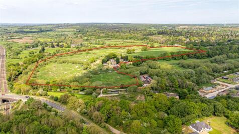 Taylors Ride, Leighton Buzzard 4 bed equestrian property for sale