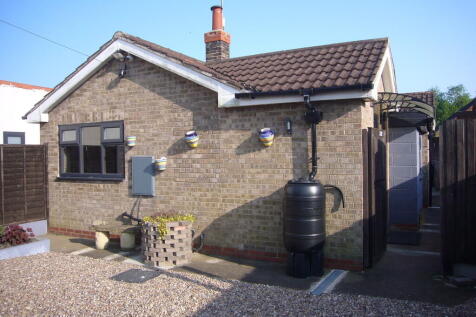 Main Street, Spaldington, Nr Howden... 2 bed detached bungalow for sale