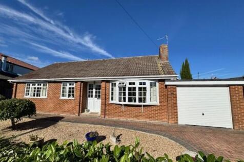 16 Mayfield Crescent Louth LN11 8EQ 3 bed detached bungalow for sale