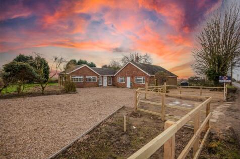 4 bedroom detached bungalow for sale