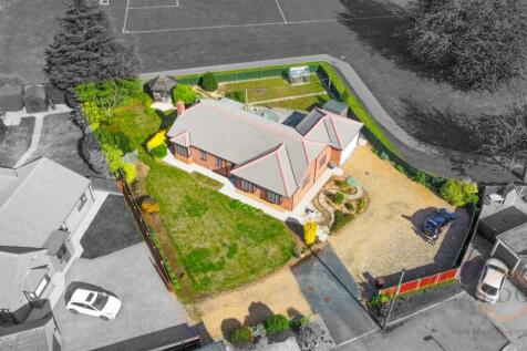 4 bedroom detached bungalow for sale